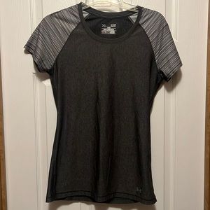 Ladies size small, under armour fitted heat gear short sleeve shirt.